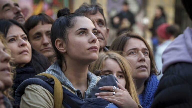 Movistar Plus+ pone fecha a 'Yo siempre a veces', la serie que compite en Canneseries Una de las imágenes de la temporada de "Yo siempre a veces".