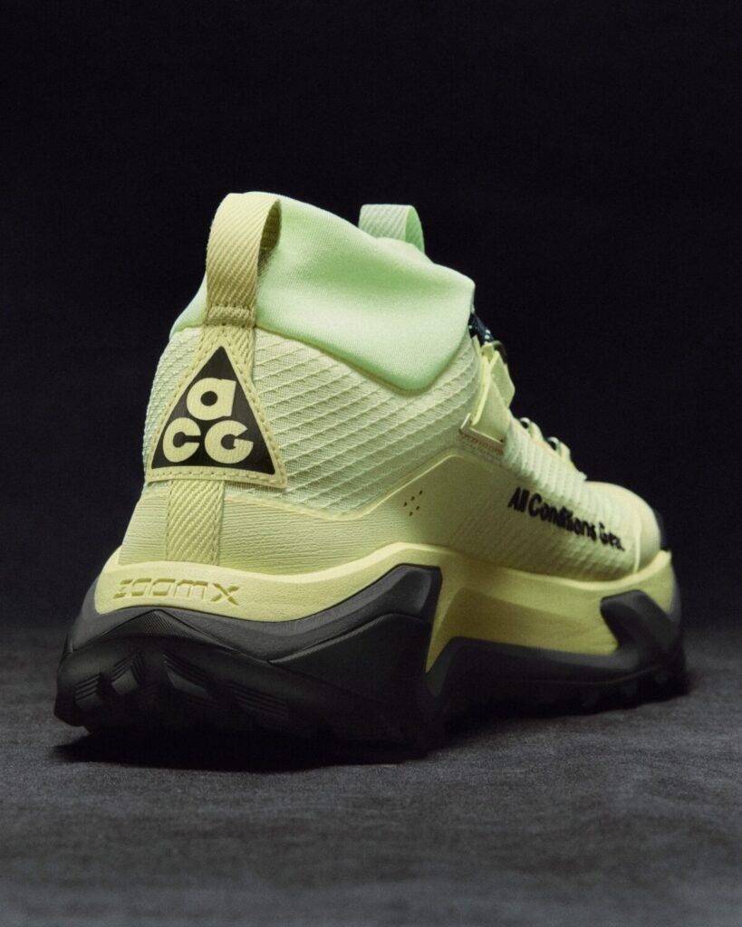 ¿Bota de montaña o zapatilla de running? El híbrido de ACG que promete aguantar rutas de 10 horas Vista posterior de las nuevas Zegama Hike de Nike ACG