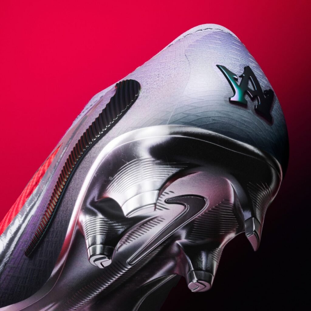 El significado detrás de las nuevas botas Phantom 6 de Alexia Putellas Imagen del detalle posterior con el logotipo exclusivo de Nike para Alexia Putellas de sus botas Phantom 6