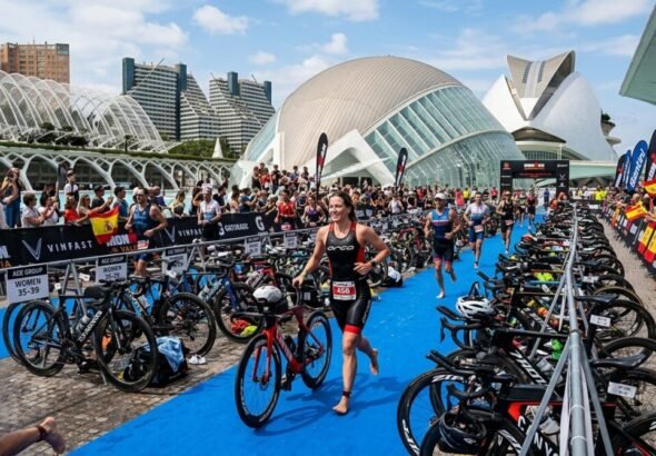 Turistas y atletas en Valencia durante el fin de semana del Ironman 2026 Valencia.