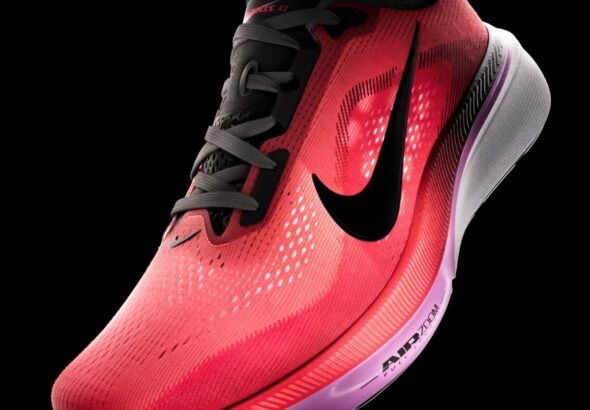 Exterior de las nuevas zapatillas Pegasus 42 en color Lava Glow de Nike