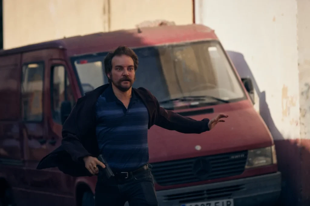 Netflix estrena La Desconocida el 5 de junio con Candela Peña Imagen que muestra a Pol López en una de las escenas de La Desconocida estreno en Netflix