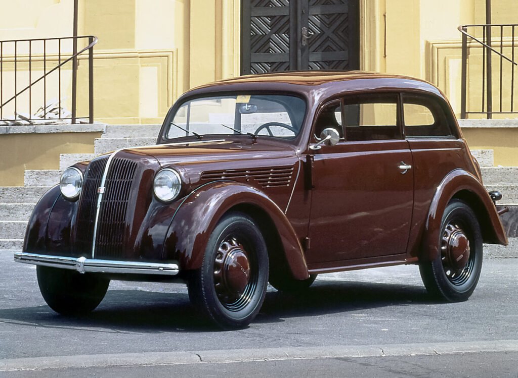 El coche que puso a rodar a un país: La legendaria saga del Opel Kadett Imagen exterior del Opel Kadett 1936-1938 aparcado