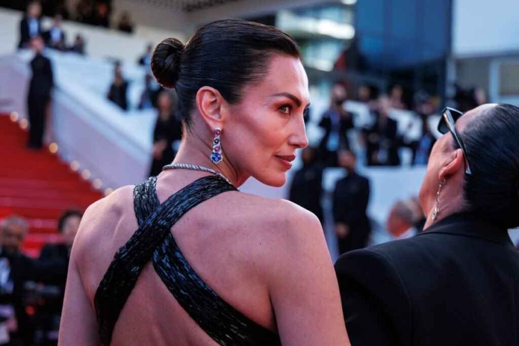 Pedro Almodóvar conquista Cannes con Amarga Navidad y ya tiene fecha en Movistar Plus Imagen del equipo de Amarga Navidad en el festival de Cannes