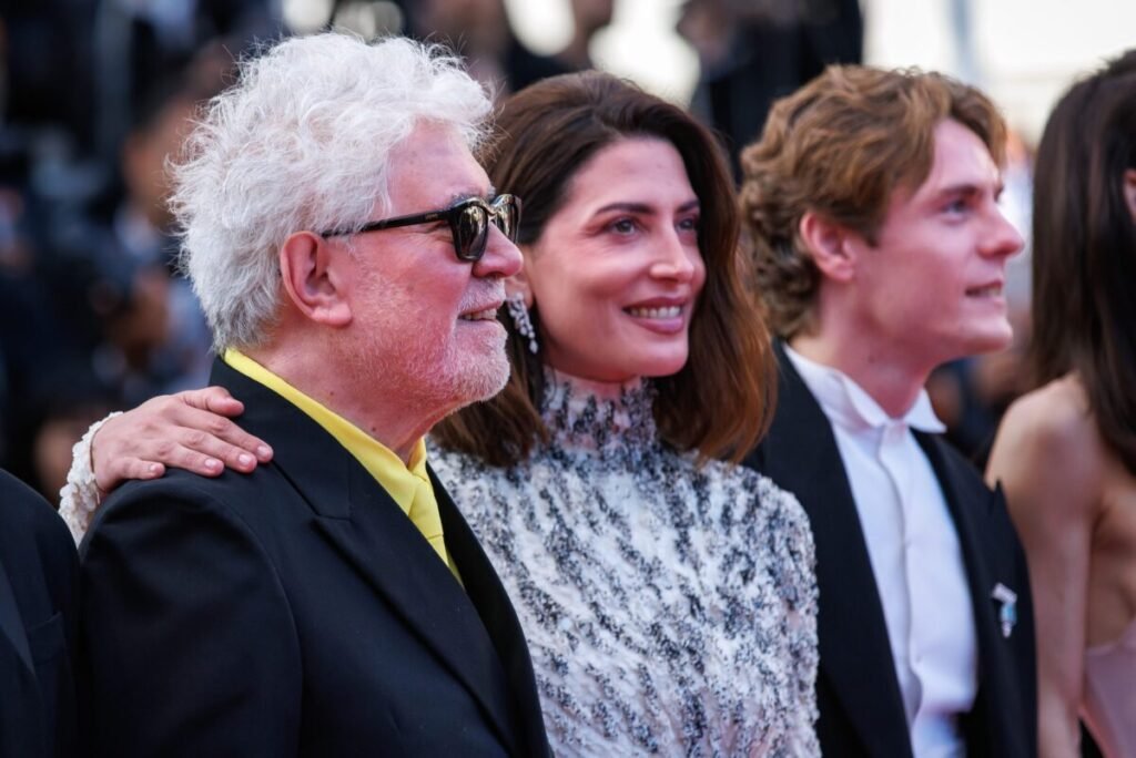 Pedro Almodóvar conquista Cannes con Amarga Navidad y ya tiene fecha en Movistar Plus Imagen de Almodóvar en el festival de cannes 2026