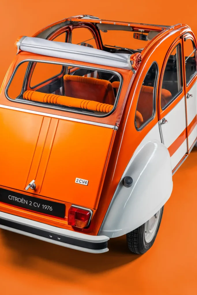 Citroën 2 CV Spot: medio siglo de la serie limitada que transformó la estrategia de la marca Imagen cenital del Citröen 2 CV Spot edición limitada