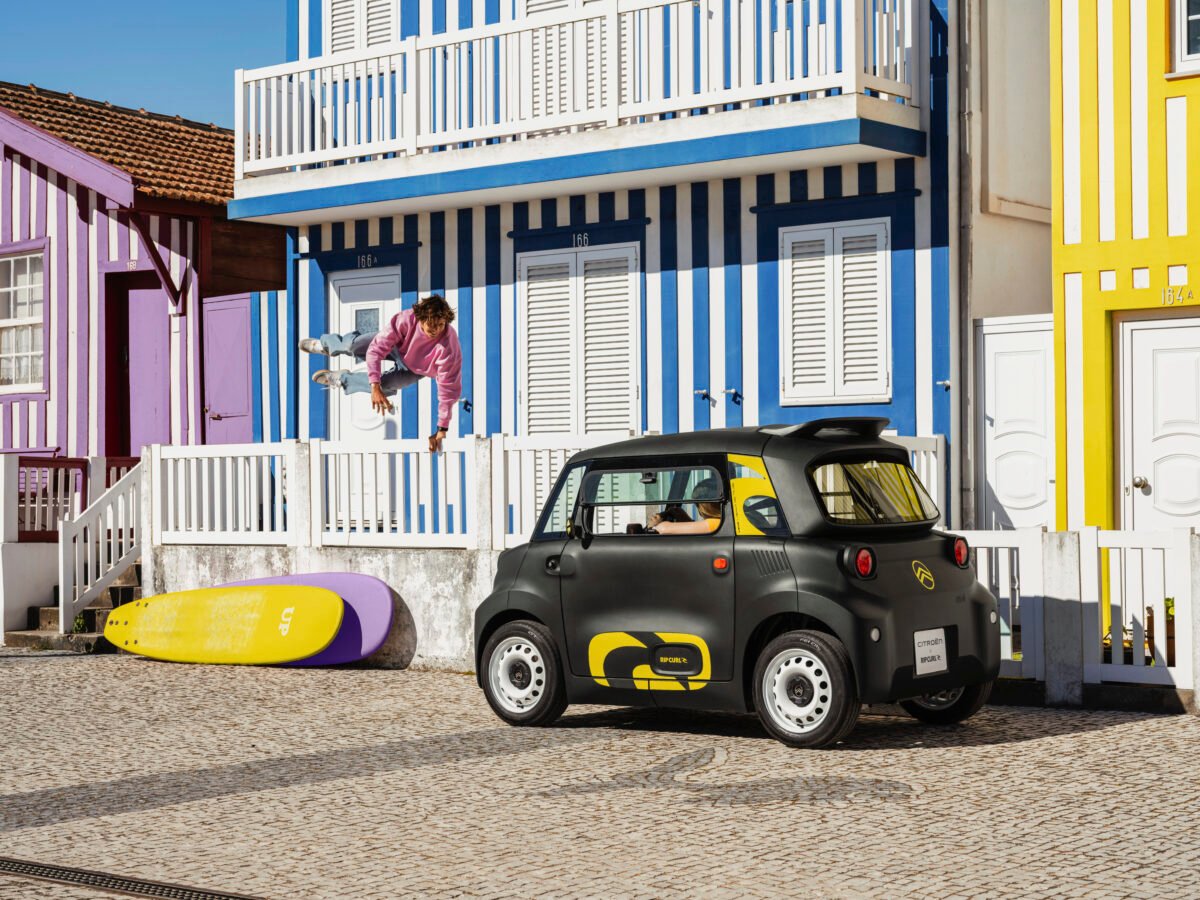 Citroën Ami Rip Curl: edición limitada con nuevo cuadro digital y estética de surf Imagen del nuevo Citroën Ami Rip Curl edición limitada visto el exterior aparcado
