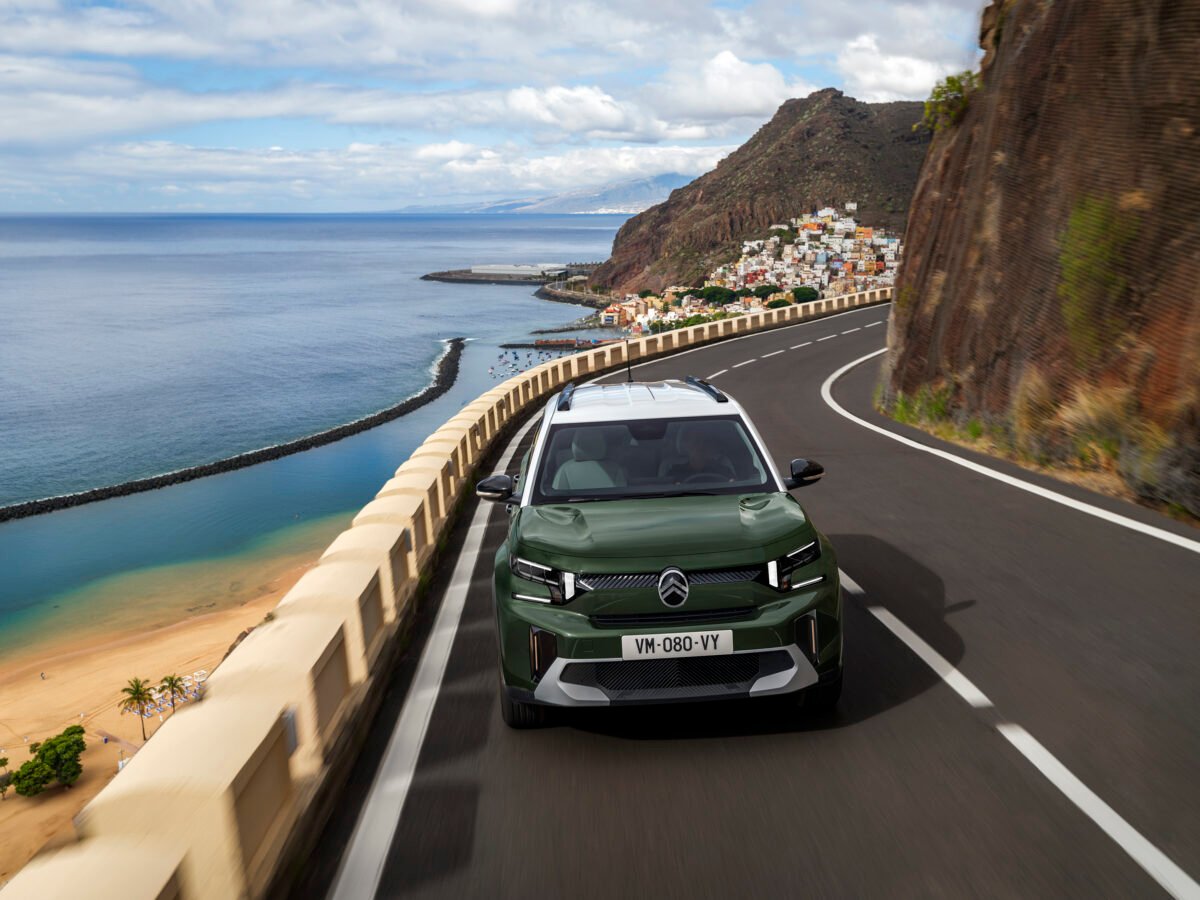 Citroën C3 Aircross: el único B-SUV con 7 plazas y hasta 1.600 litros de capacidad de carga Imagen del Citroën C3 Aircross circulando por carretera