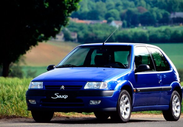 Imagen que muestra el Citroën Saxo exterior de color azul