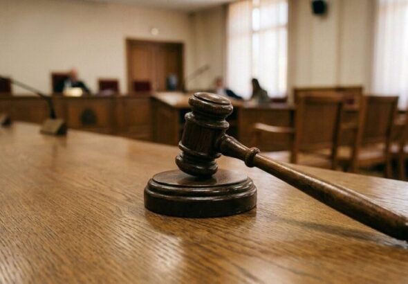 Recreación digital de la Sala que ha condenado a la madre que tiró a su bebé a un contenedor en Sevilla , con condena de 20 años de cárcel
