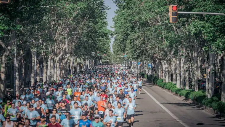 Imagen de archivo que muestra una carrera en Barcelona con cortes de tráfico
