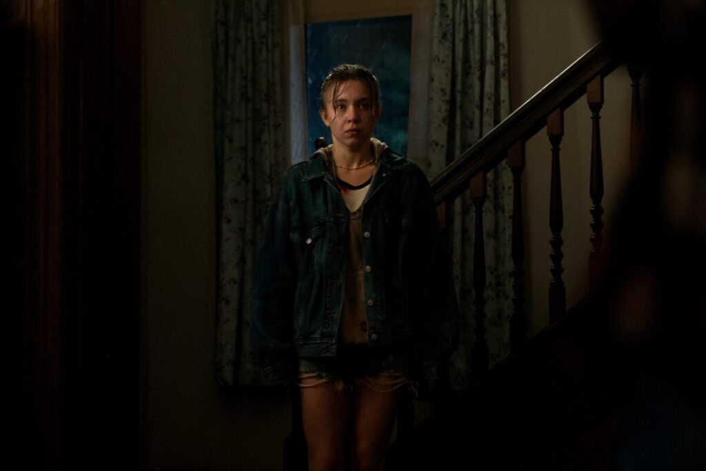 Echo Valley: el asfixiante thriller psicológico de Julianne Moore y Sydney Sweeney Imagen que muestra a Sydney Sweeney en una de las escenas de Echo Valley que se estrena en Apple TV