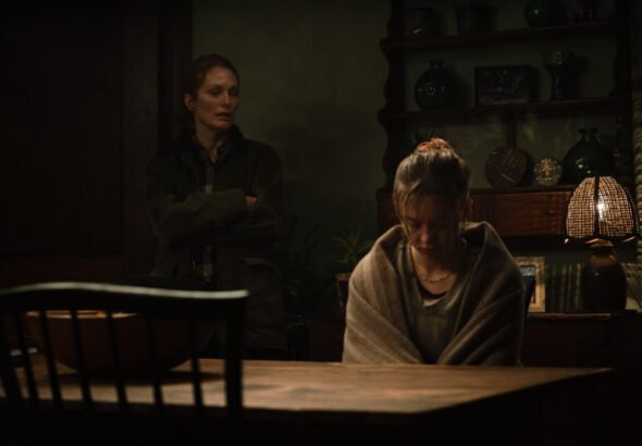 Imagen que muestra a Julianne Moore y Sydney Sweeney en una de las escenas de Echo Valley, que se estrena en Apple TV