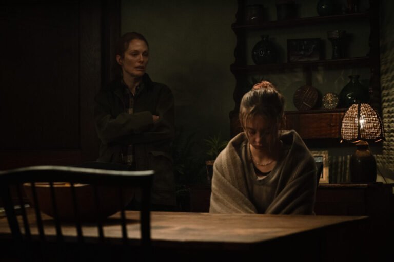 Echo Valley: el asfixiante thriller psicológico de Julianne Moore y Sydney Sweeney Imagen que muestra a Julianne Moore y Sydney Sweeney en una de las escenas de Echo Valley, que se estrena en Apple TV
