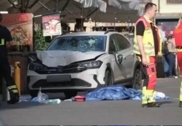 Imagen del coche que ha atropellado a varias personas en Leipzig, Alemania