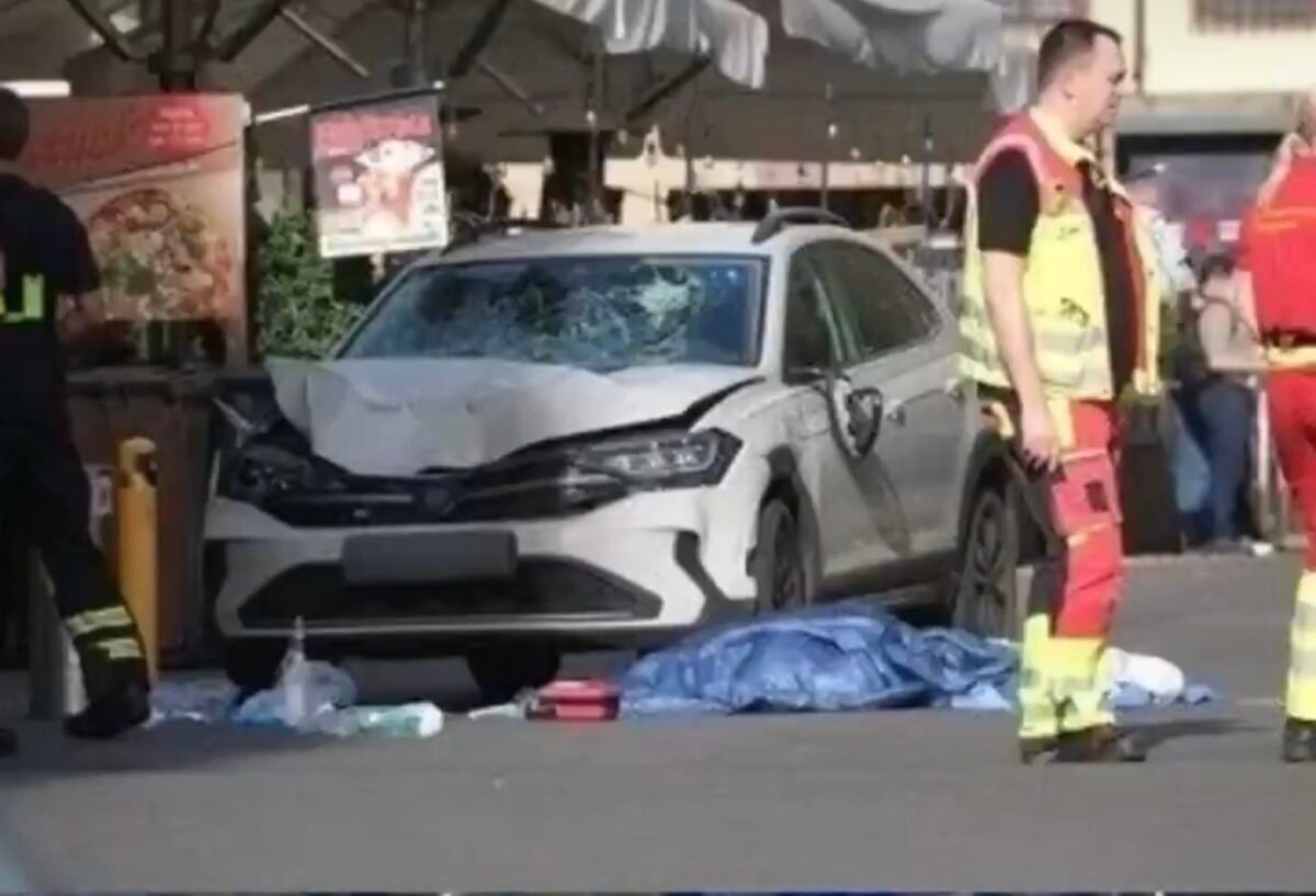 Imagen del coche que ha atropellado a varias personas en Leipzig, Alemania