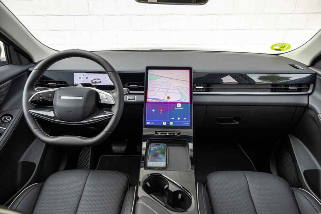 ¿Es este el SUV más inteligente de su clase? El motivo de su éxito Imagen del interior salpicadero conductor y acompañante del JAECOO 5