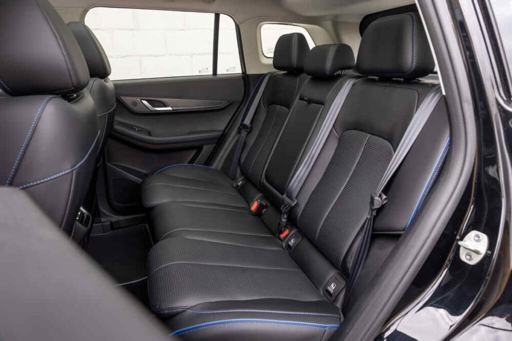 ¿Es este el SUV más inteligente de su clase? El motivo de su éxito Imagen de los asientos de la parte de atrás de acompañantes del JAECOO 5