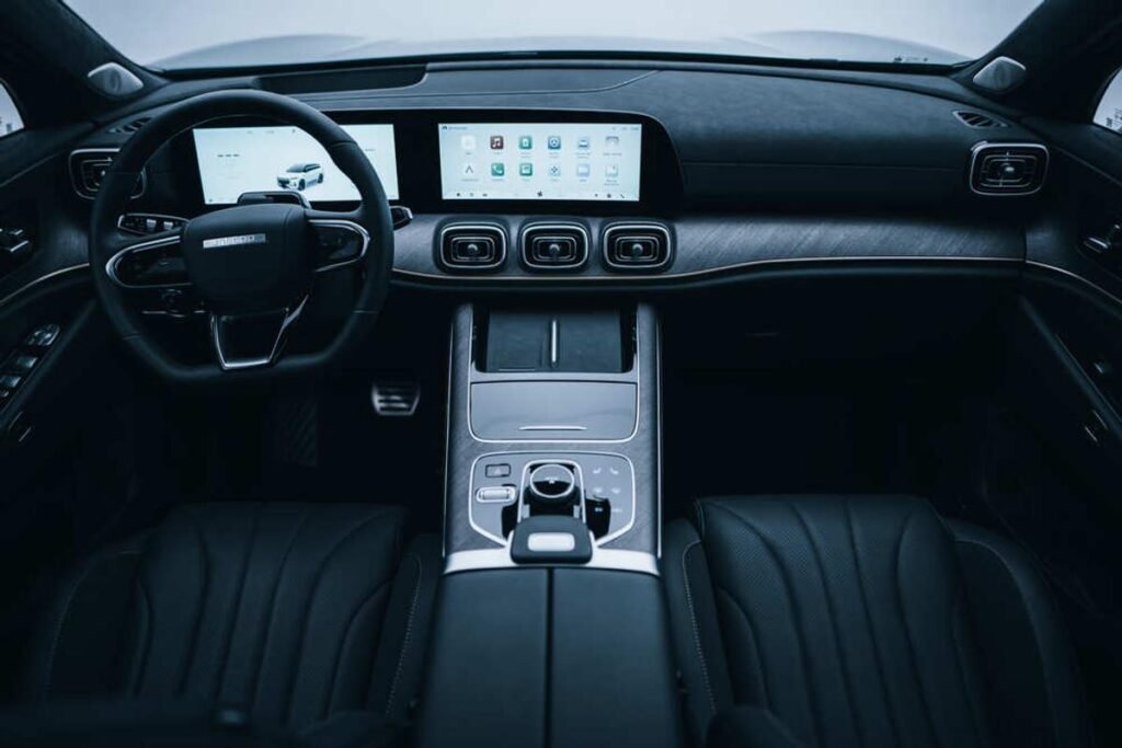 Este SUV tiene 428 CV, no usa cables y su interior parece un jet privado Este SUV tiene 428 CV, no usa cables y su interior parece un jet privado