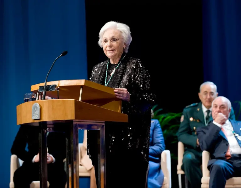 En la imagen, Josefina Molina Reig, directora de cine, hablando en un acto