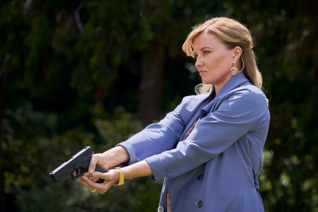 Divinity estrena la segunda temporada de 'My life is murder' con sorpresas Imagen que muestra a Lucy Lawless en la temporada 2 de la serie My Life is Murder de estreno en Divinity