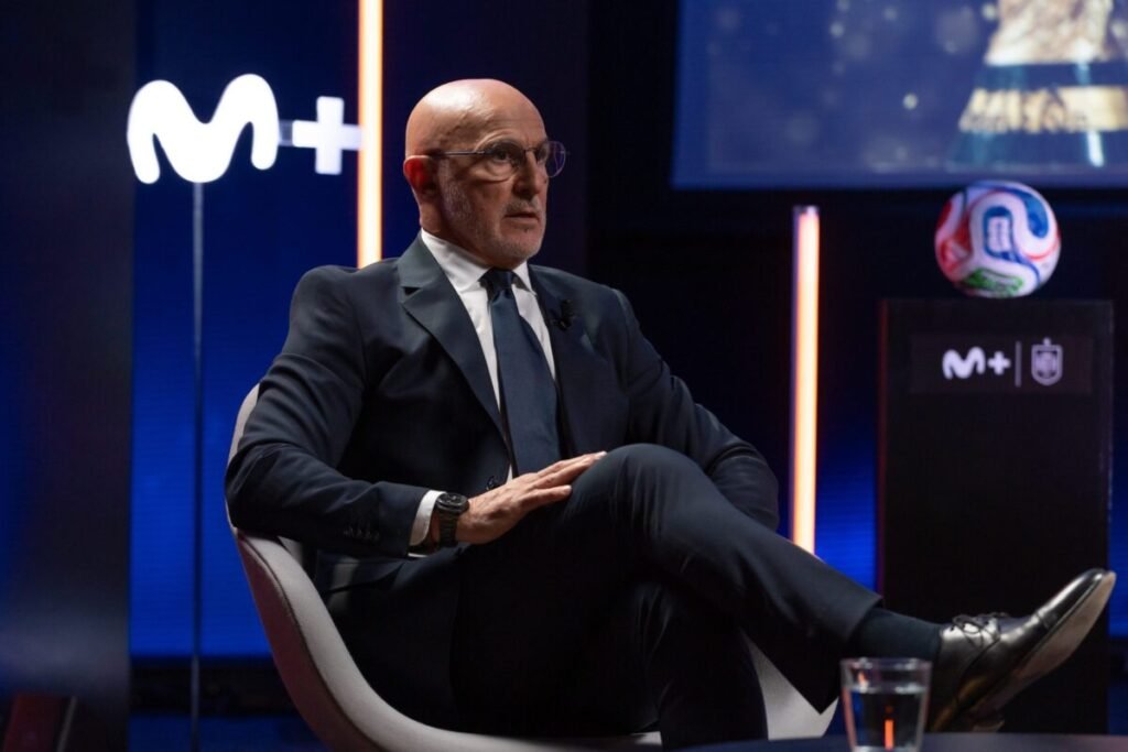 ¿Quiénes buscarán la segunda estrella? Luis de la Fuente destapa sus cartas para el Mundial 2026 Imagen que muestra a Luis de la Fuente en la entrevista de la convocatoria de la selección para el mundial 2026