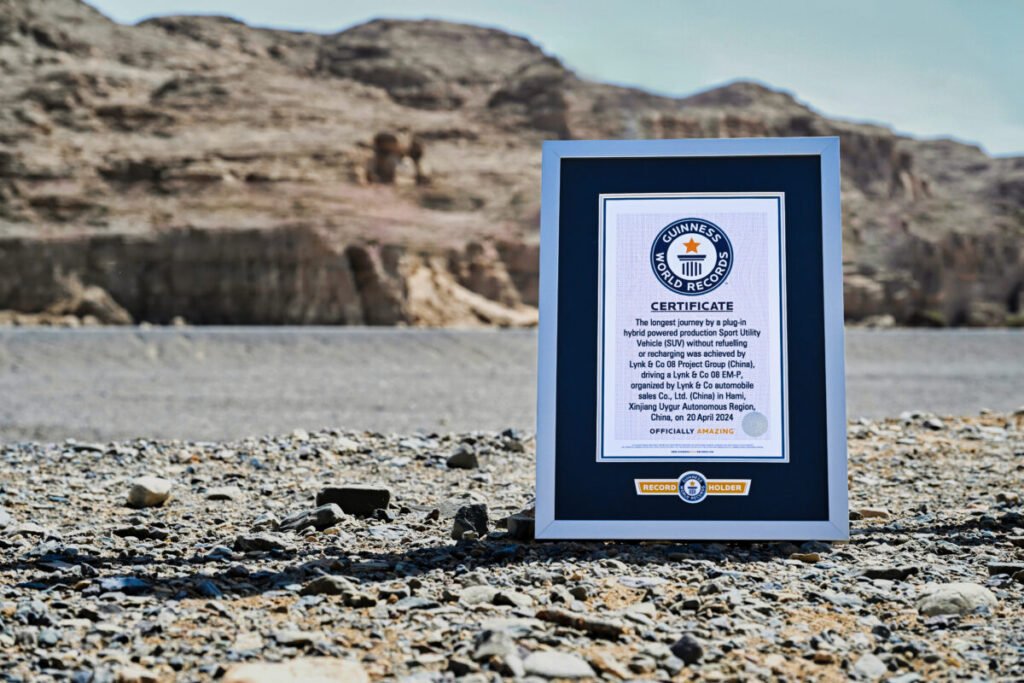 Lynk & Co 08: Récord Guinness de autonomía eléctrica Imagen del Guinness World Records que ha recibido el coche Lynk & Co 08 por autonomía eléctrica