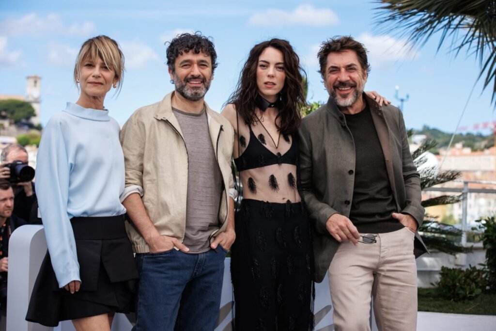 Javier Bardem y Victoria Luengo conquistan Cannes con el regreso de Sorogoyen En la imagen Marina-Fois-rodrigo-sorogoyen-victoria-luengo-y-javier-bardem-en-el-festival-de-cannes-2026