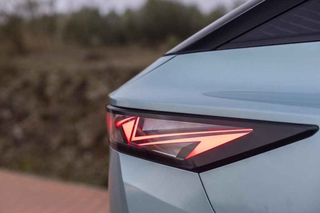 ¿Qué secretos esconde el OMODA 7 SHS? Imagen del foco trasero del nuevo OMODA 7 SHS de 2026