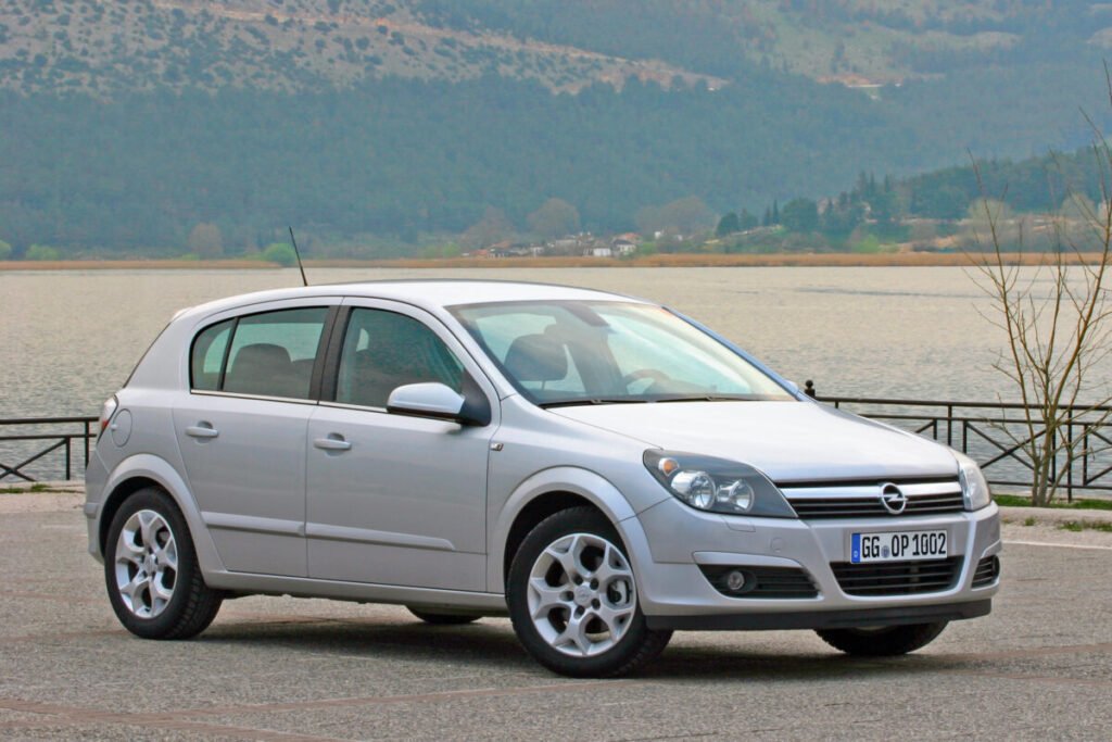 Del éxito de los 90 al rayo eléctrico: El viaje épico del Opel Astra Del éxito de los 90 al rayo eléctrico: El viaje épico del Opel Astra