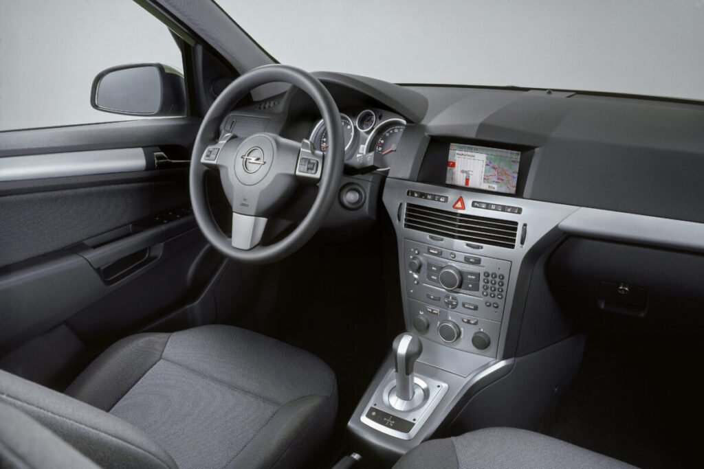Del éxito de los 90 al rayo eléctrico: El viaje épico del Opel Astra Del éxito de los 90 al rayo eléctrico: El viaje épico del Opel Astra