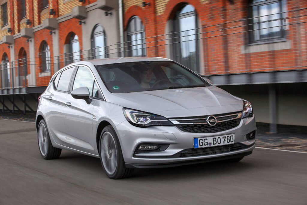 Del éxito de los 90 al rayo eléctrico: El viaje épico del Opel Astra Del éxito de los 90 al rayo eléctrico: El viaje épico del Opel Astra