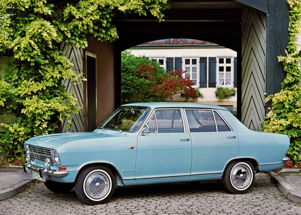 El coche que puso a rodar a un país: La legendaria saga del Opel Kadett El coche que puso a rodar a un país: La legendaria saga del Opel Kadett
