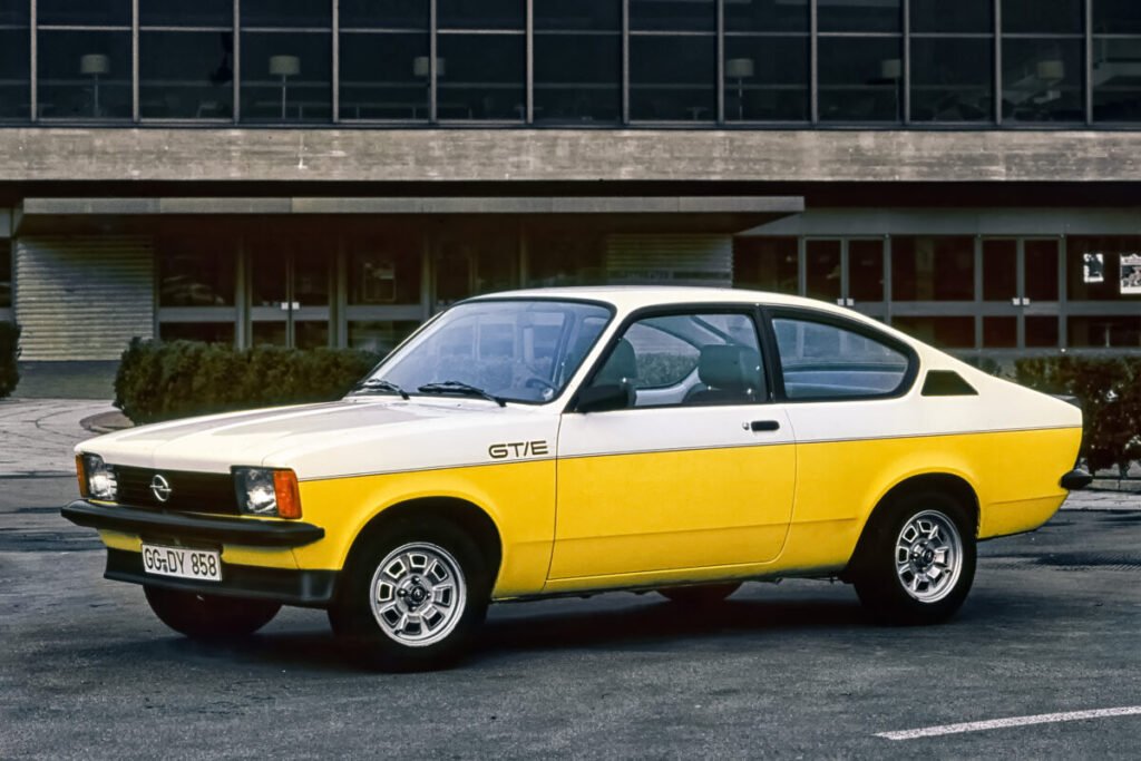 El coche que puso a rodar a un país: La legendaria saga del Opel Kadett Imagen del opel kadett C. Vista exterior de color amarillo de 1973