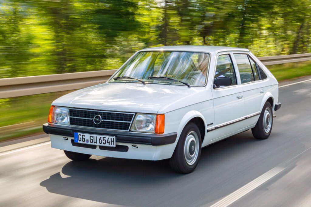 El coche que puso a rodar a un país: La legendaria saga del Opel Kadett El coche que puso a rodar a un país: La legendaria saga del Opel Kadett