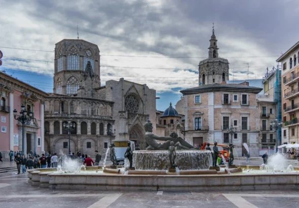 Imagen que muestra la plaza de la Virgen de Valencia para la procesión de la Mare de Déu