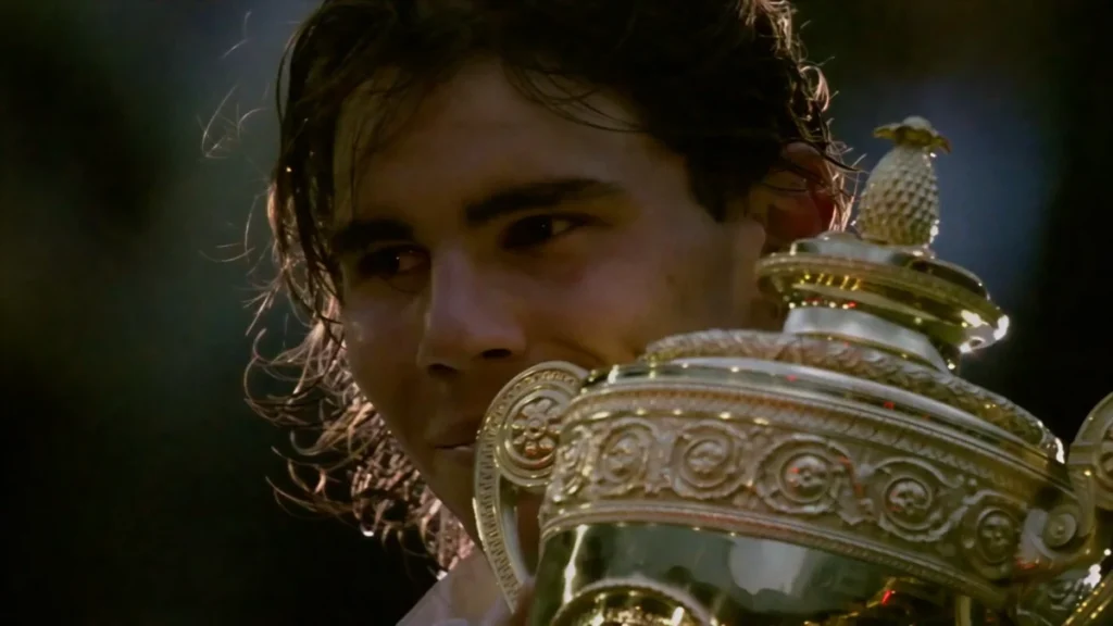 Rafa Nadal ya tiene tráiler y fecha de estreno en Netflix Imagen que muestra a Rafa Nadal con un trofeo en la mano