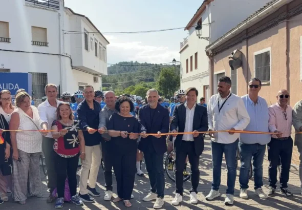 Imagen que muestra la inaguración de la Ruta 99 por los pueblos de la Comunitat Valenciana