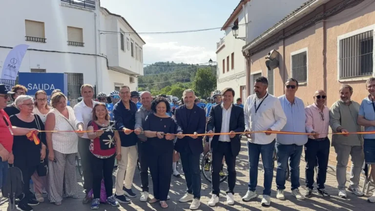 Imagen que muestra la inaguración de la Ruta 99 por los pueblos de la Comunitat Valenciana