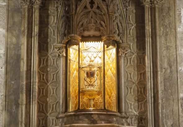 Imagen que muestra el Santo Cáliz en la Catedral de Valencia.