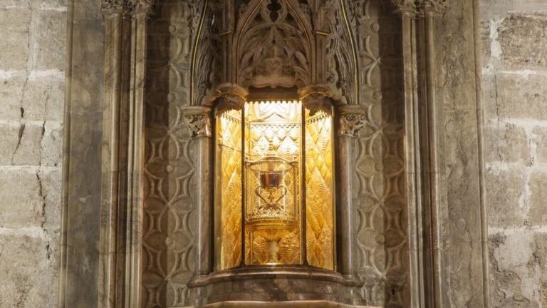 Imagen que muestra el Santo Cáliz en la Catedral de Valencia.