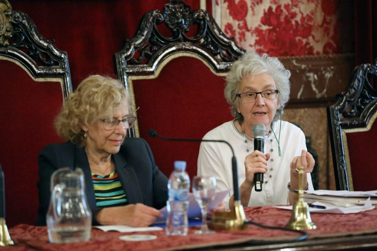 Imagen de Soledad Gallego-Díaz junto a Paloma Navarrete en una cto