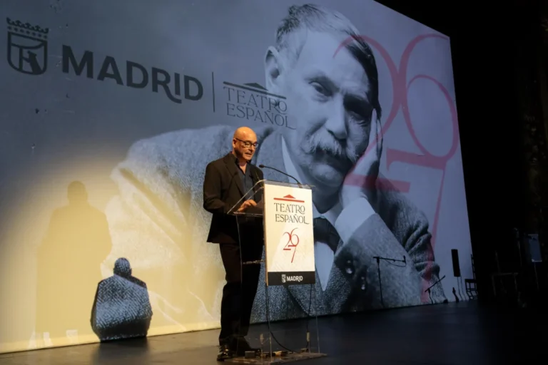 Imagen que muestra el acto de presentación de la nueva temporada 2026-27 del Teatro Español en Madrid