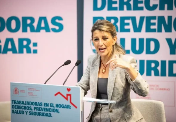 Imagen de Yolanda díaz, vicepresidenta segunda y ministra de Trabajo y Economía Social, hablando durante la clausura del acto "Trabajadoras en el hogar: derechos, prevención, salud y seguridad".
