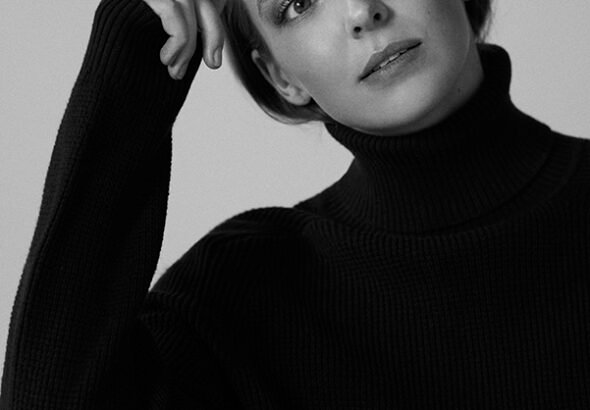 Imagen que muestra a Jodi Comer, tras anunciar su nueva participación en la serie de HBO The Chain