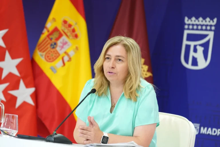 Imagne que muestra a Sanz en la rueda de prensa tras la junta de gobierno sobre el Plan Rehabilita de Madrid