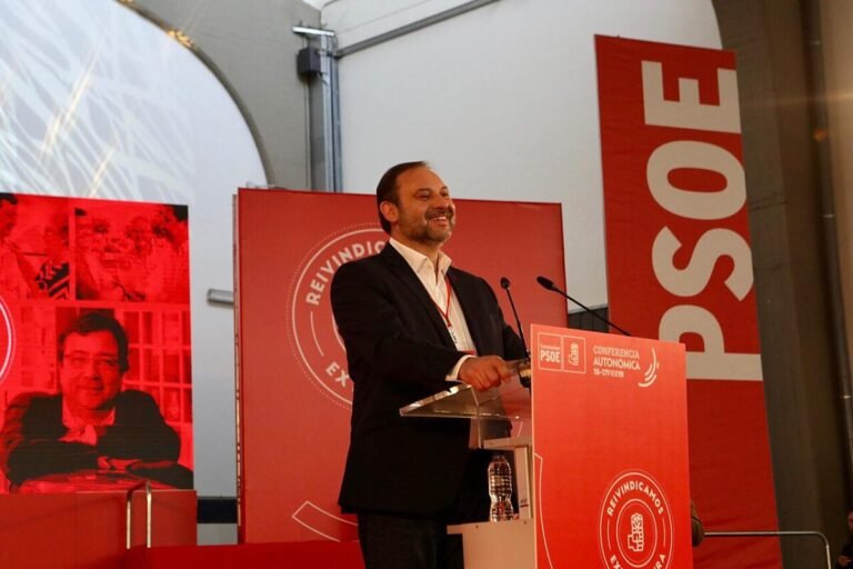Imagen que muestra a ex Ministro de Transportes Jose Luis Ábalos en un acto.