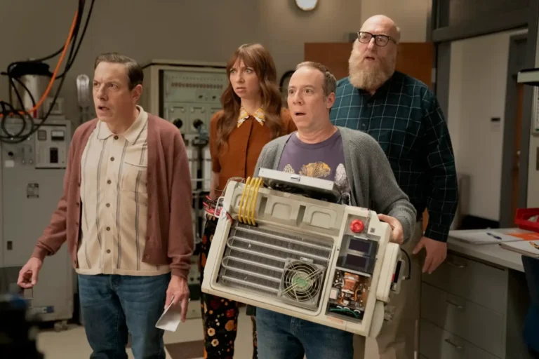 Imagen de una escena de Stuart no consigue salvar el univero donde aparece john-ross-bowie-lauren-lapkus-kevin-sussman-brian-posehn.