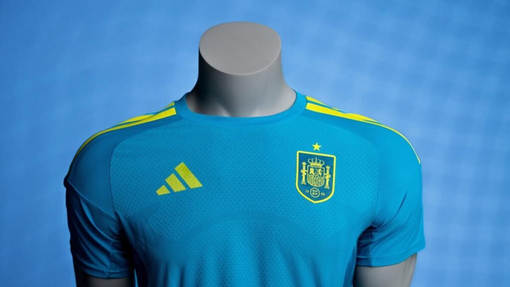¿Qué secretos tenía guardados adidas en las camisetas de portero para el Mundial? Camiseta diseñada por adidas para España en el Mundial