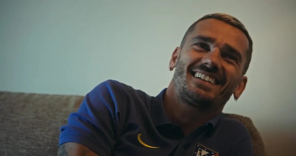 ¿Por qué nos hizo llorar el adiós de Griezmann? Las entrañas de un documental que muerde el corazón atlético Imagen que muestra a Antoine Griezmann sonriendo